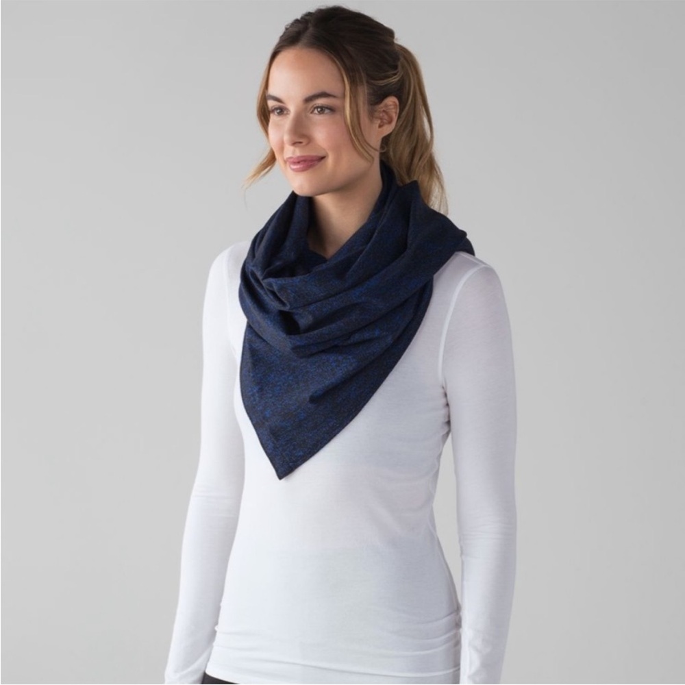 Lululemon Vinyasa Scarf Navy Blue, Excellent Condition